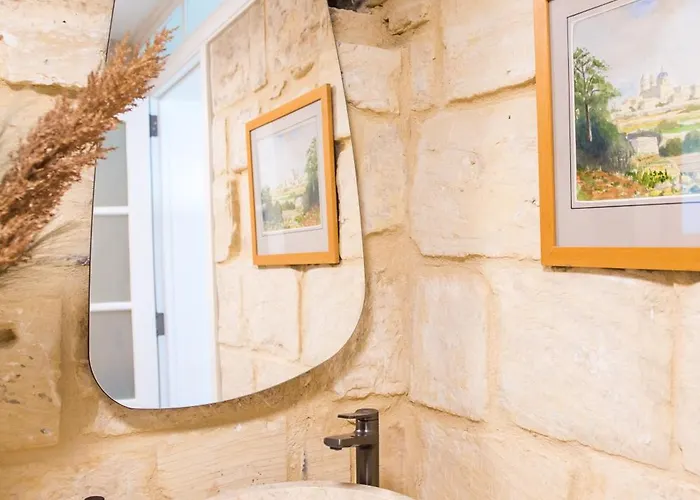 San Anton Δωμάτια σε οικογενειακή κατοικία *